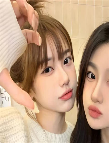 女人蹬坑小便视频-第一次爱的人视频播放